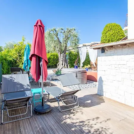 Beautiful In A Peaceful Location In Villa Nice