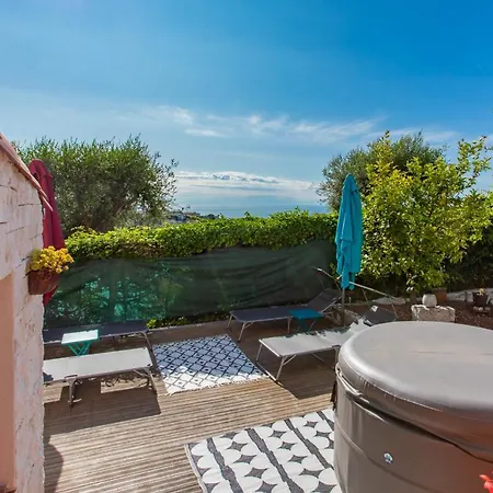 Beautiful In A Peaceful Location In Nice