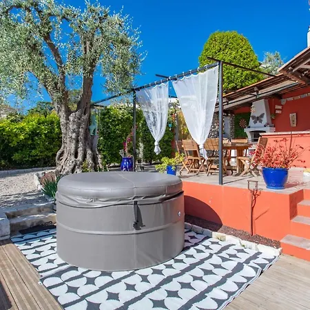Beautiful In A Peaceful Location In Villa Nice