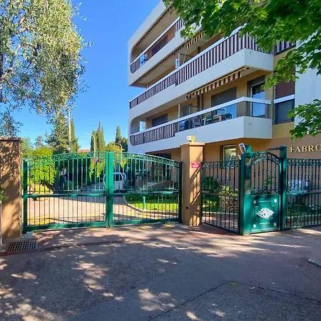 Beautiful In A Peaceful Location In Villa *
